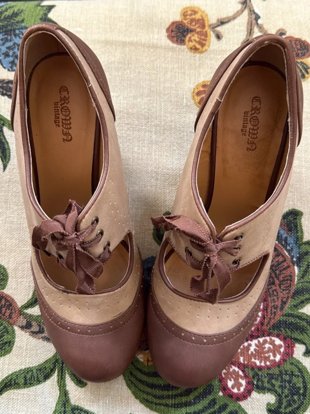 Crown Vintage Two-Tone Brown & Beige Oxford Flats with Ribbon Laces